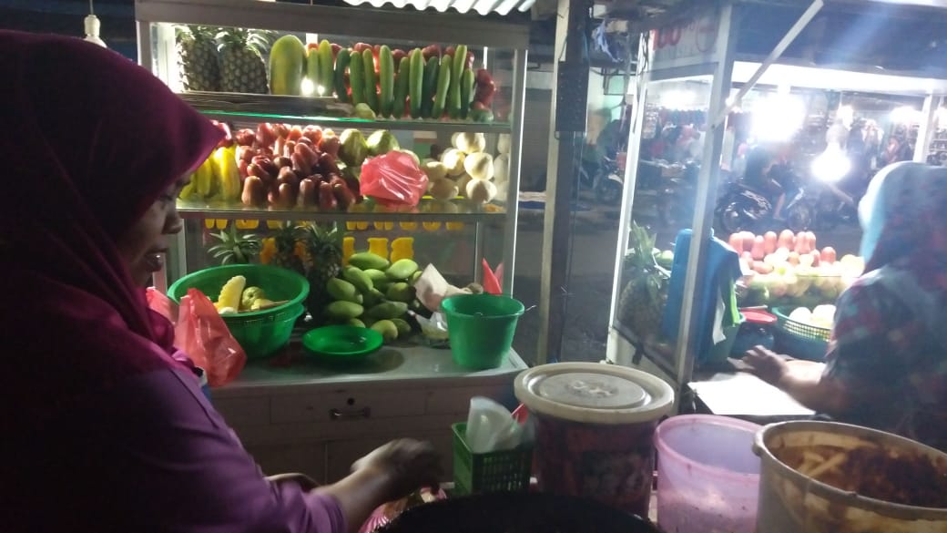  Yeni, Jualan Rujak di Simpang Jodoh demi Bantu Ekonomi Keluarga